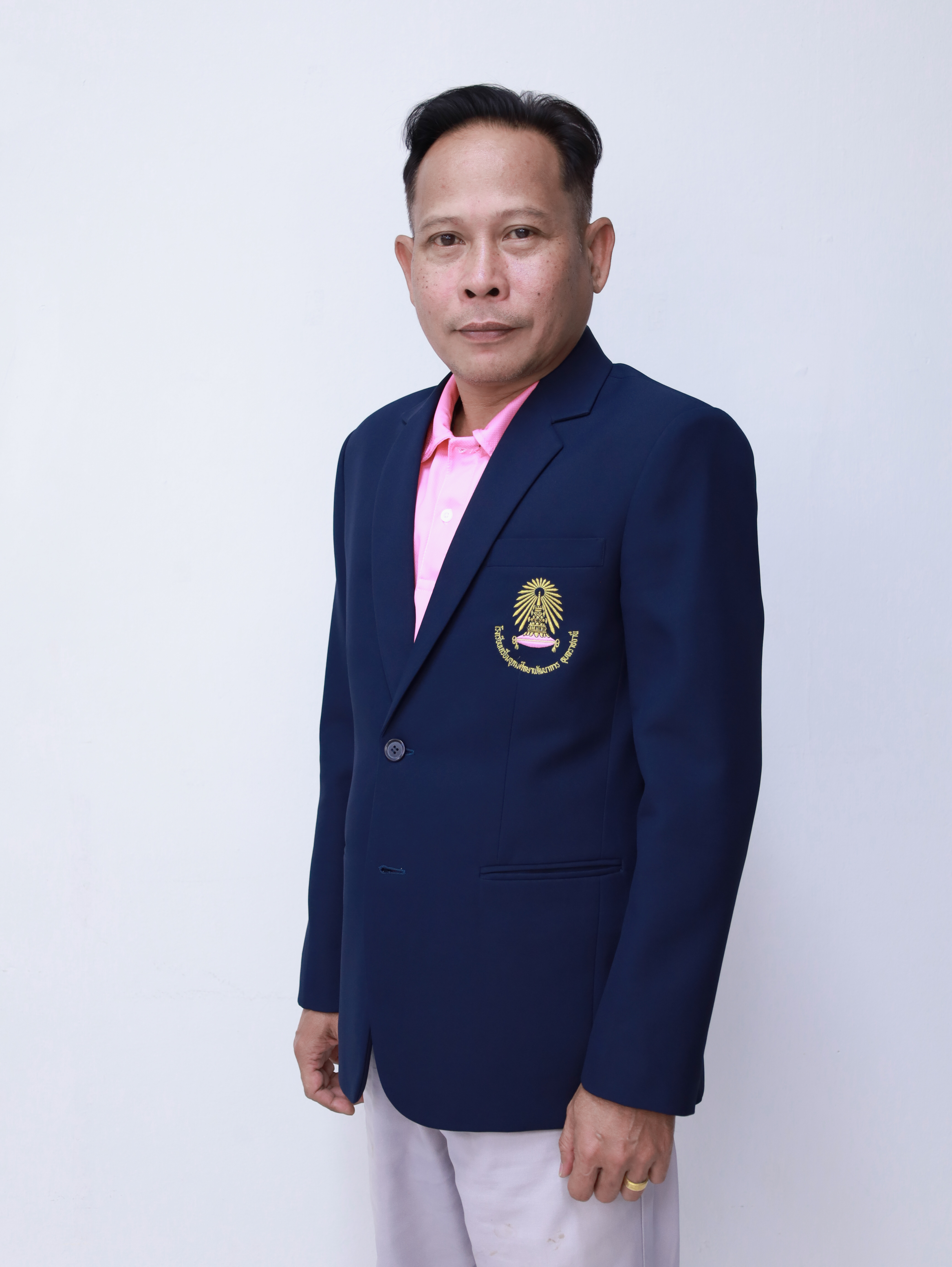 นายชรัมภ์ เพชรมาก